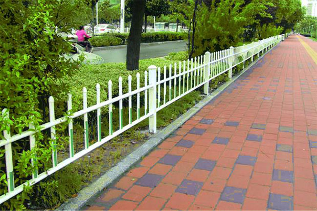 湖北鋅鋼草坪<a href=http://www.023-cafe.com target=_blank class=infotextkey>護欄廠家</a>如何找
