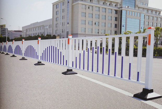 為什么道路護欄越來越受重視