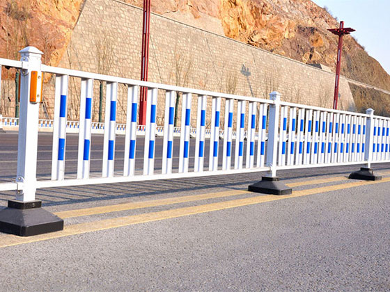 城市道路護欄設(shè)置應(yīng)遵循什么原則